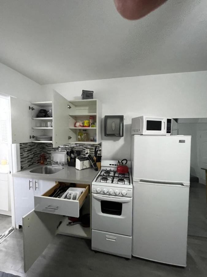 Trendy Pads In Hollywood Apartment Exterior photo